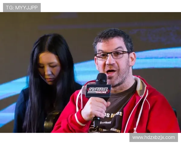 足球明星在采访中深情回忆妻子展现温暖家庭情感 足球明星在采访中深情回忆妻子展现温暖家庭情感